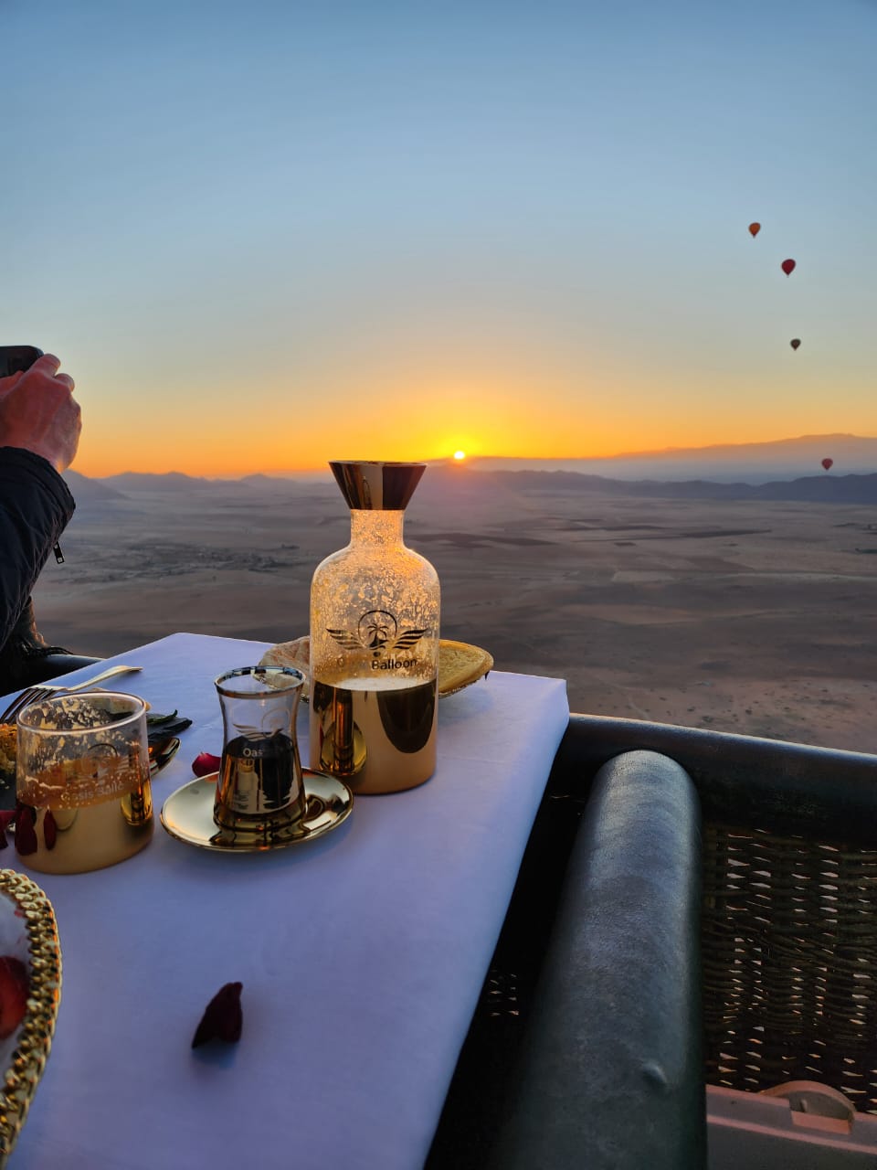 Vol Royal au desus du désert de Marrakech avec couché de soleil Oasis Balloon.